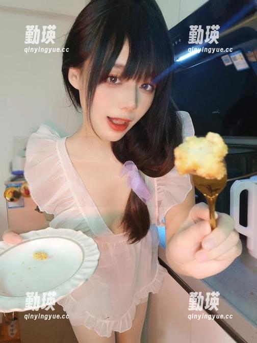 理论上说，阿九从不咕咕(九言)的红裙全套作品应该不会让人失望，结果我居然一直盯着那个腰线！