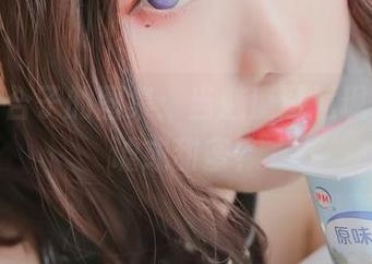 青水百合子的图集：当魅魔邂逅现实，戏谑或甜蜜？