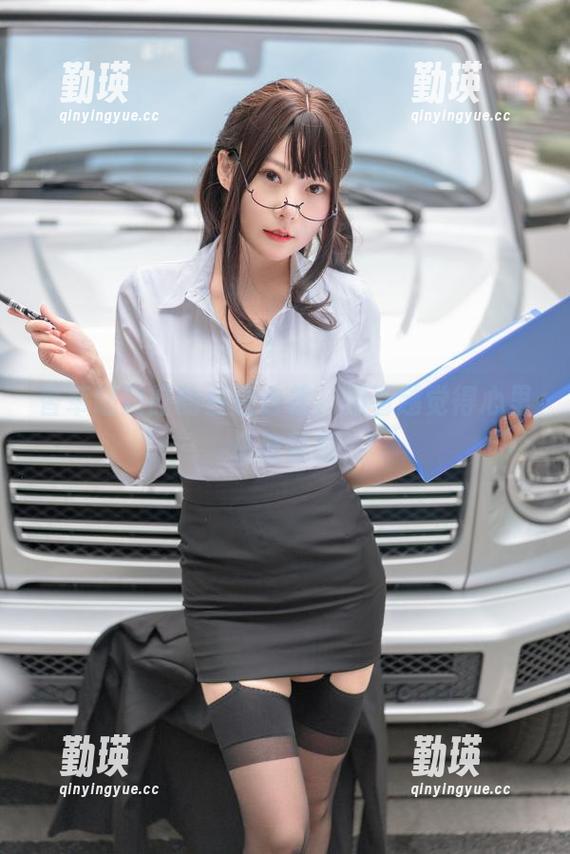 香草喵露露的白色合集，越看越觉得心里小鹿乱撞