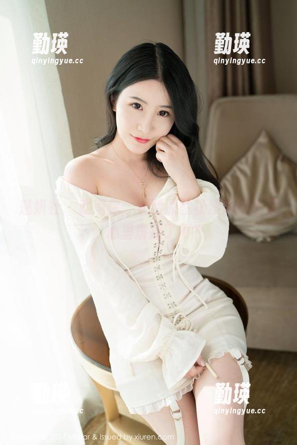魅妍社 - 就问你，看到原图杨漫妮的长腿，心里震撼了不？