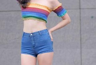魔镜街拍 – 居然有这么好看的艾小青超短裙肉丝原图，全套供应中！